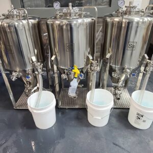 We finally got to setup these cute little guys. We split batch a 3 barrel (93 gallo…