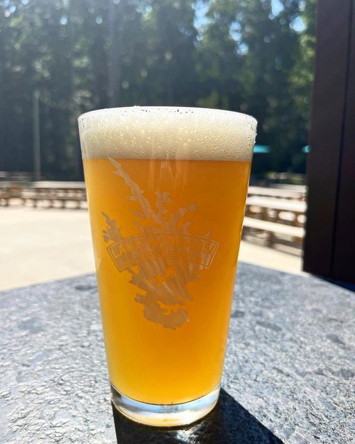 High and Dry Hazy IPA is BACK on tap!!! 🙌🏽🍻😍 Come get ours on this hot day!! 🍻🍻